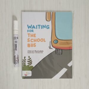 Waiting For The School Bus ( Bilingual Inggris-Indonesia) Pinisi